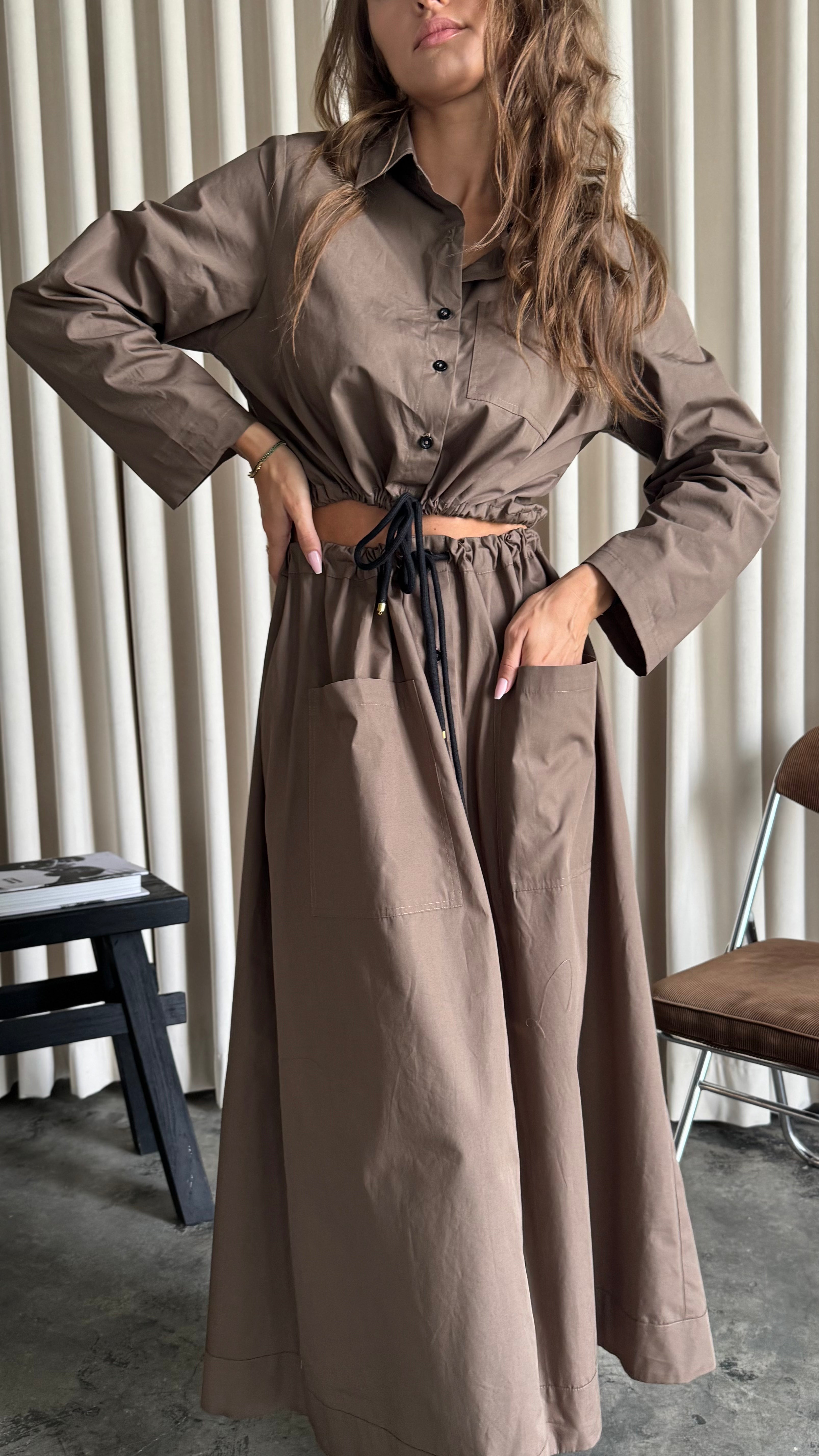 Brown-hued cargo set
